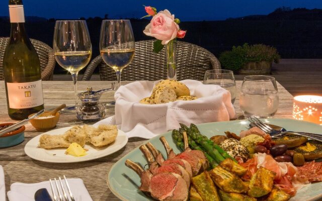 Takatu Lodge and Vineyard