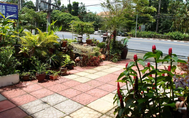 Khao Lak Traveller Lodge