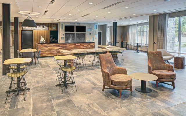 Courtyard by Marriott Appleton Riverfront