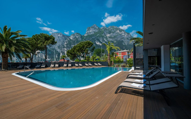 Lake Front Hotel Mirage
