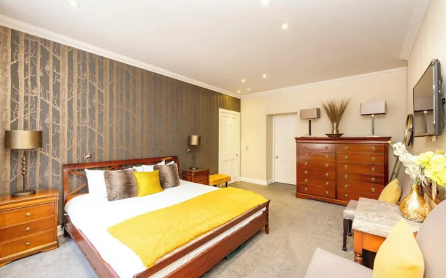 JOIVY Ultra Luxe 3BR home near Princes St