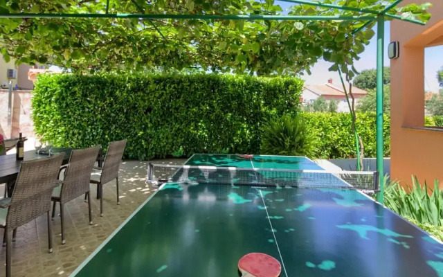Villa in Peroj With Pool Near Beach