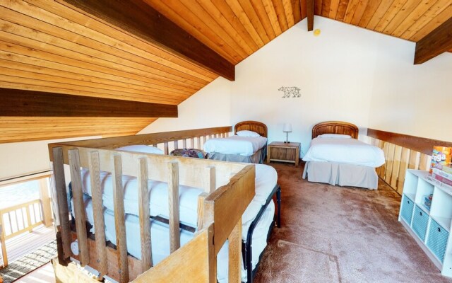 Snowcreek III 448 Pet-Friendly, Spacious and Bright, Gorgeous Meadow Views by RedAwning