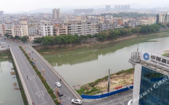 Bai Li Holiday Hotel (Enping Aofeng Square)