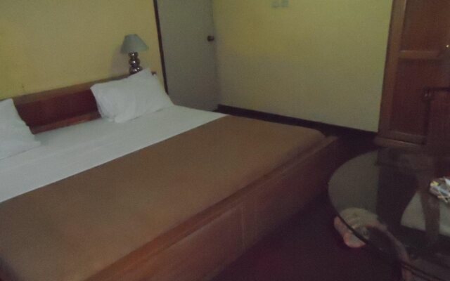 Sir Max Hotel