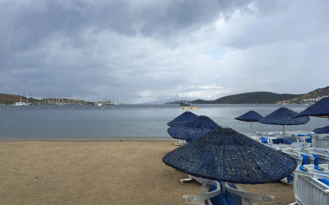 Nagi Beach Hotel