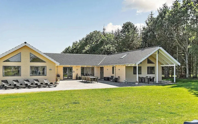 Spacious Holiday Home in Glesborg near Ocean