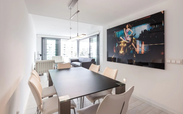 5 Star 3 Bedroom Apartment White Angel