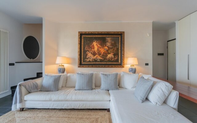 On the Lake - Private Garden Parking