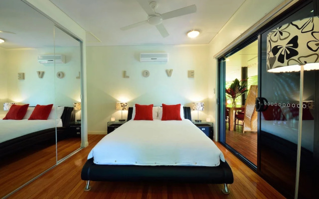 Misty Mountains Rainforest Retreat