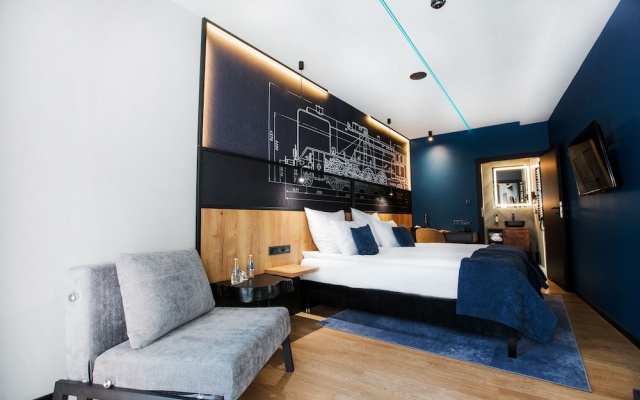 Deluxe Double room (full double bed)