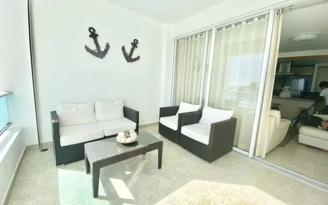 Marbella Towers gorgeous 3BR Apt , Beachfront