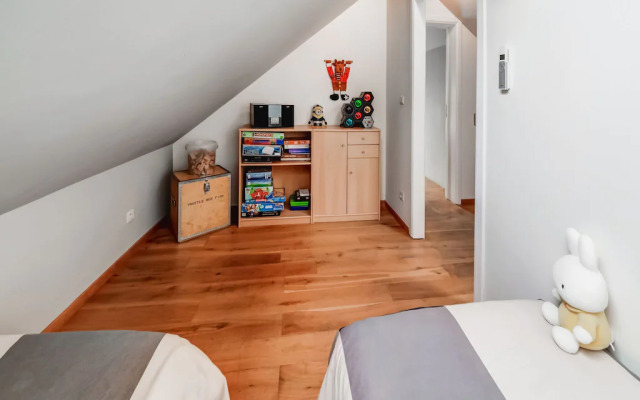 Tranquil Holiday Home in Mont with bubble bath, Terrace, Garden
