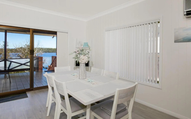 Bayview - Absolute Waterfront with Jetty - 5 Mins to Hyams Beach