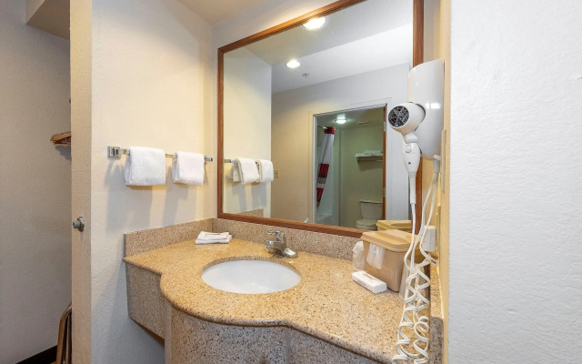 Red Roof Inn & Suites Biloxi - Ocean Springs