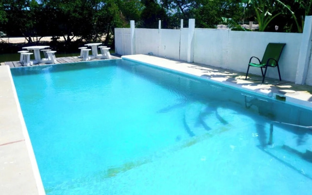 See Belize Waterside Sea View 2-bedroom Apartment w Balcony, Pool & Deck 2nd FL