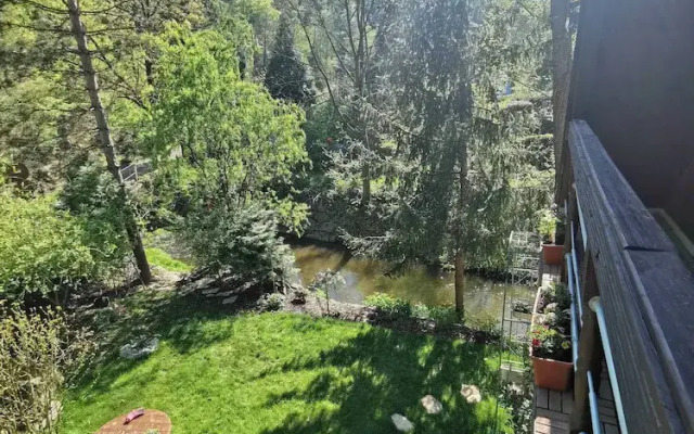 Sunny Wooden House on Creek, 30 Minutes Prague