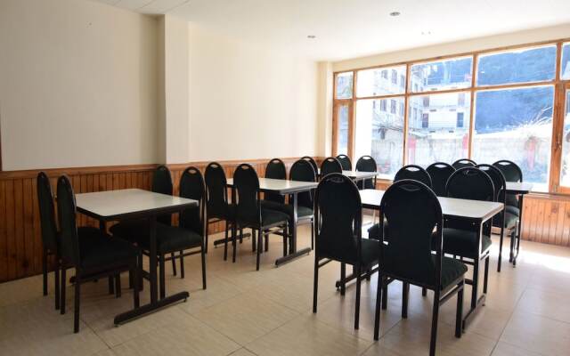 OYO 11552 Hotel Rising Star