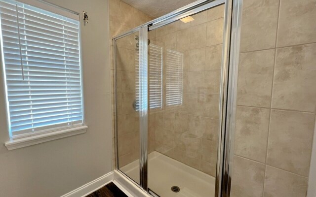 Sea-renity 3 Bedroom Home by Redawning