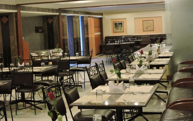 Hotel PLR Grand