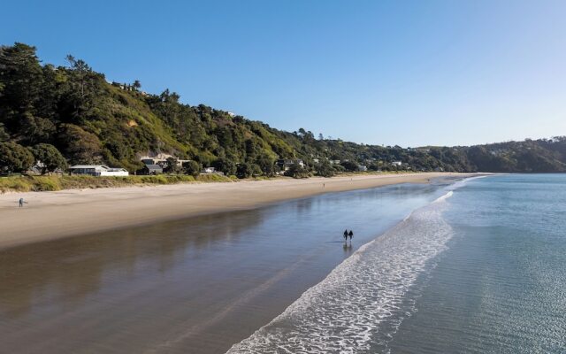 Waiata Beach House - Onetangi Beach