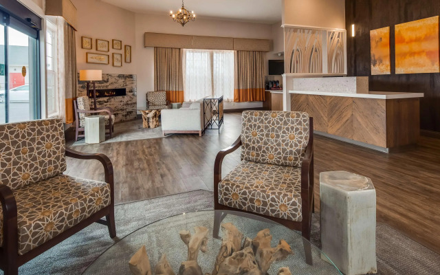 Best Western Plus Bayshore Inn