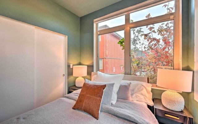 Sleek Seattle Home w/ Rooftop Patio & Views!