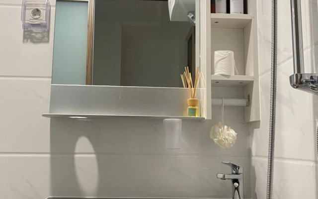 Skystory.inn warm and cozy studio @Skyhouse BSD