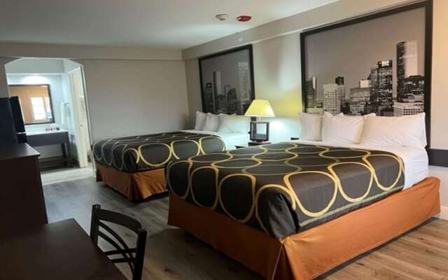 Super 8 by Wyndham Mont Belvieu/Baytown East