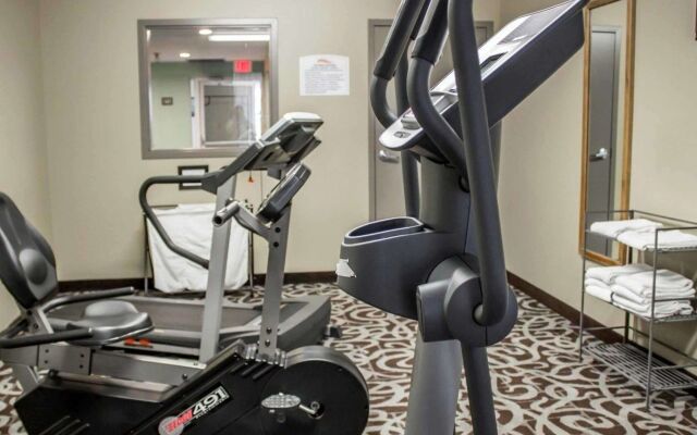 Copley Inn & Suites By OYO Akron OH