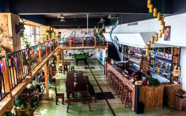 Luoyang Anximen Young Hostel