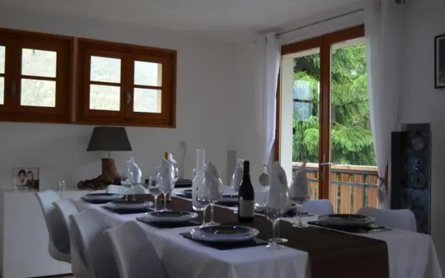 Chalet blanc bleu