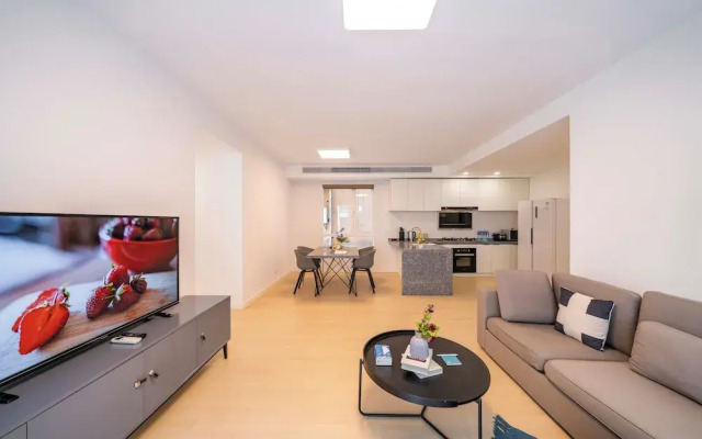 Tyms Bright 2BR 1BA Apt Xuhui Center