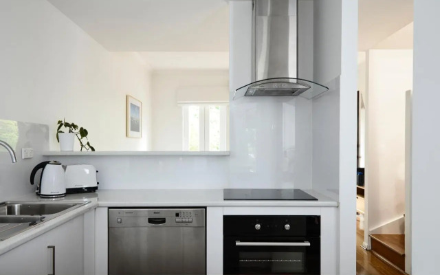 Stylish Townhouse in Melbourne's Playground