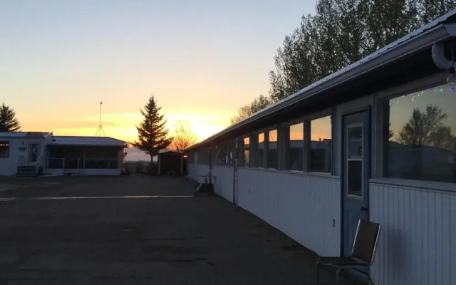 Raval Paradise Motel & RV Park