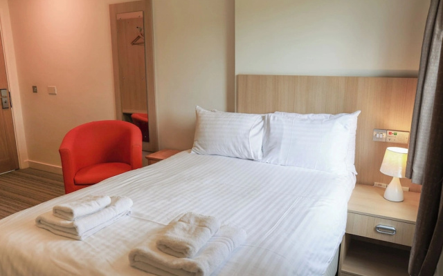 Jubilee Ground-floor Double Bedroom