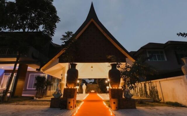 Happyland Residence