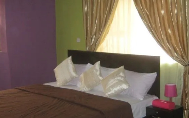 Posh Apartments and Hotel