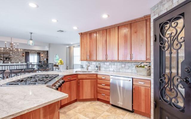 Extravagant Fountain Hills - 6 Br Home