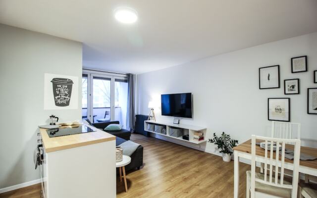 Powisle Riverside Apartment