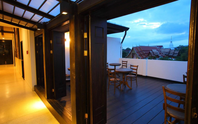 99 The Gallery Hotel