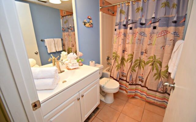 Seacrest 702 by RedAwning