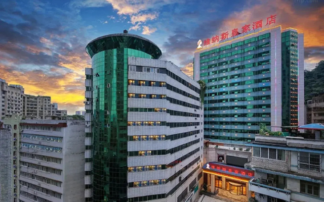 Vienna International Hotel (Wanzhou Gaosuntang Pedestrian Street Branch)