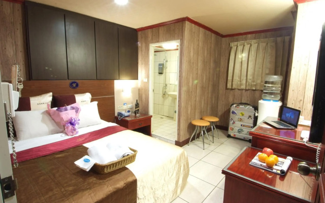 Golden Swallow Hotel