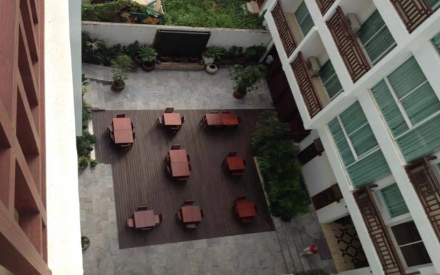 Sabaidee at Lao Hotel