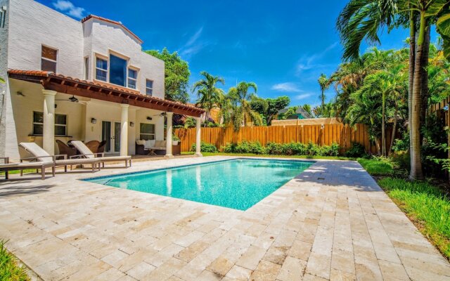 Crystal Court Estate - Four Bedroom Home