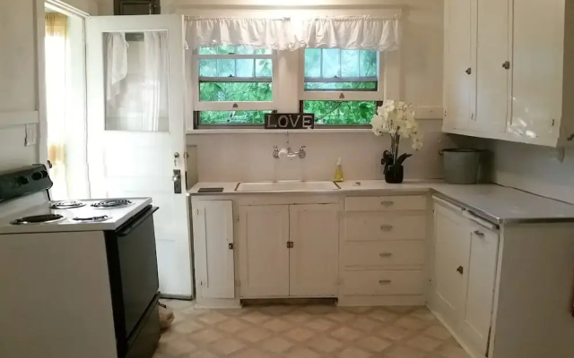 Retro 1 Bdrm-Comfy King-Walk Downtown - фото 5