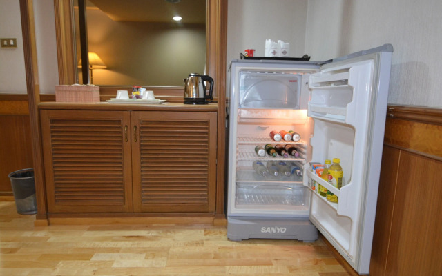 Charoen Hotel
