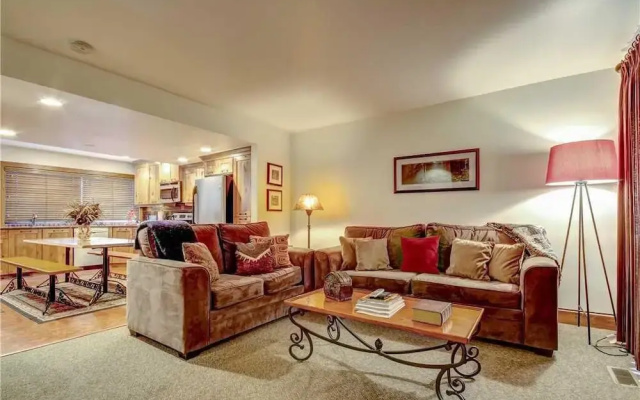 Racquet Club #125 2 Bedroom Condo