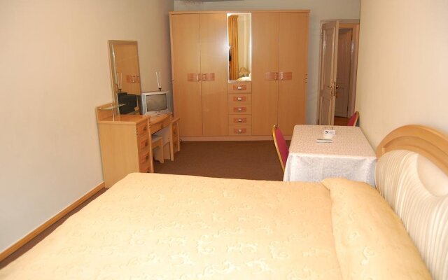 Aliq Hotel